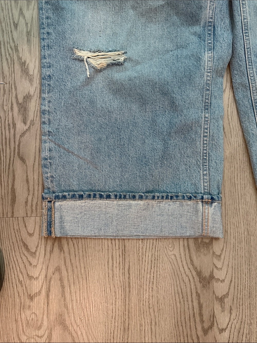 Universal Thread Blue Cropped Distressed Jeans - Picture 6 of 8
